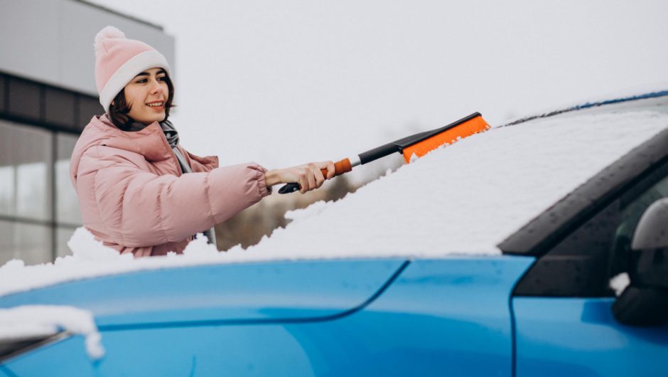 5 trucuri pentru a-ți proteja parbrizul de crăpături iarna