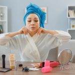 Cum să îți îngrijești tenul când folosești produse anti-acneice