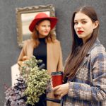 Cum să alegi și să porți hainele pentru un look romantic și boem