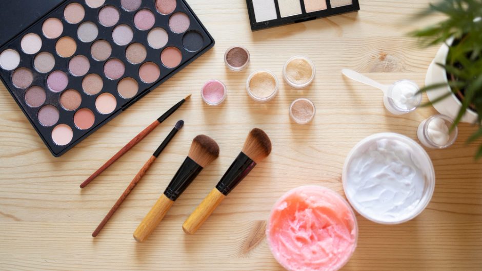 Produse esențiale pentru machiaj natural