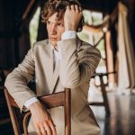 De ce stilul masculin actual pune accent pe textură și croială