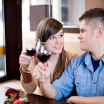 Cum să te îmbraci la o degustare de vinuri sau la un eveniment în vie