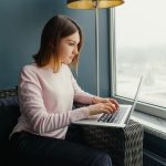 TabNews propune articole ușor de citit pentru decizii mai bune în viața de zi cu zi